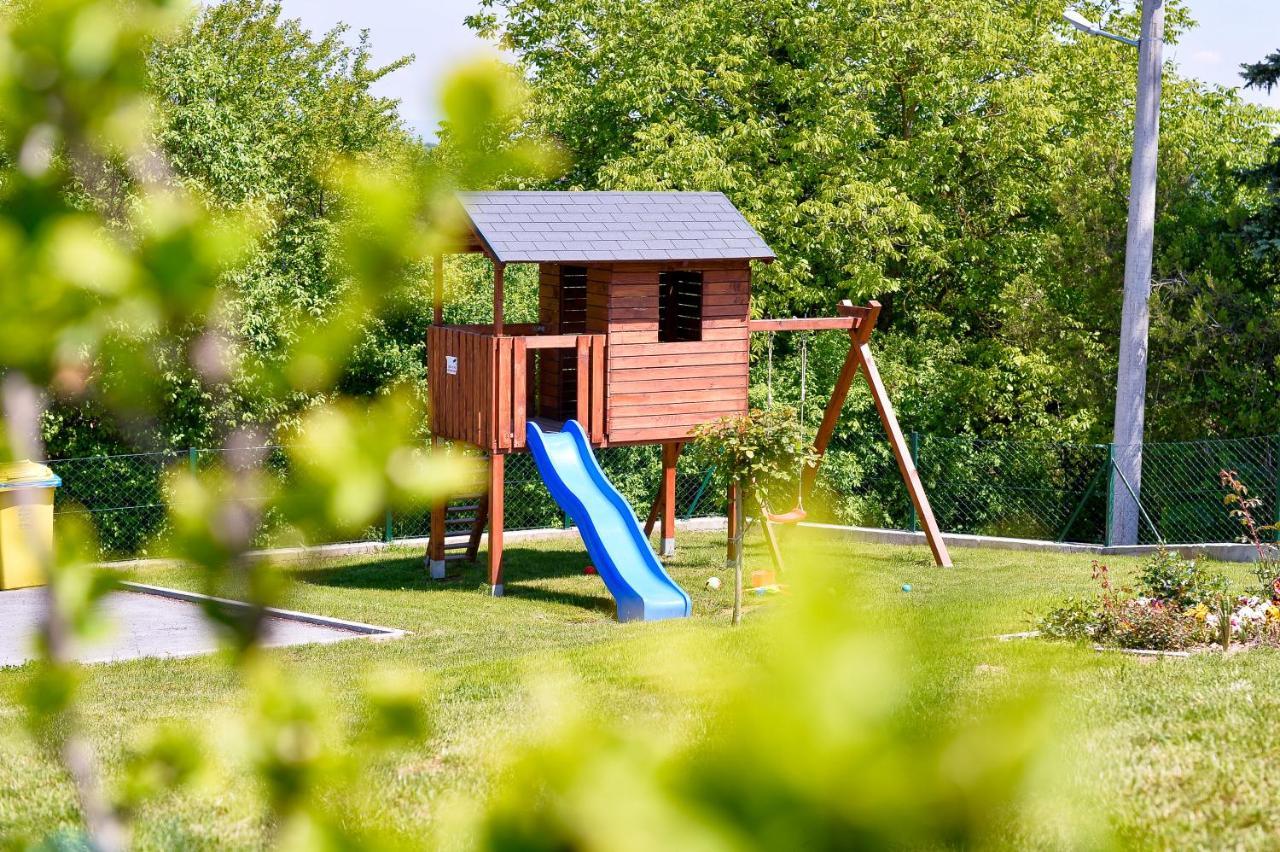 Cvetkova Hiza Sa Jacuzzijem Villa Tuheljske Toplice Exterior photo